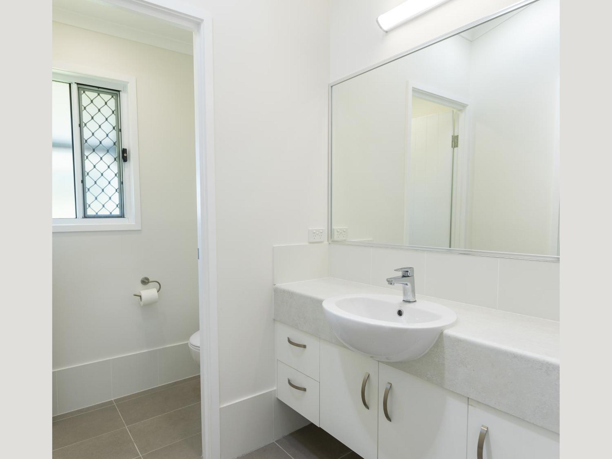 Nrma Lake Somerset Holiday Park Kilcoy Phòng bức ảnh
