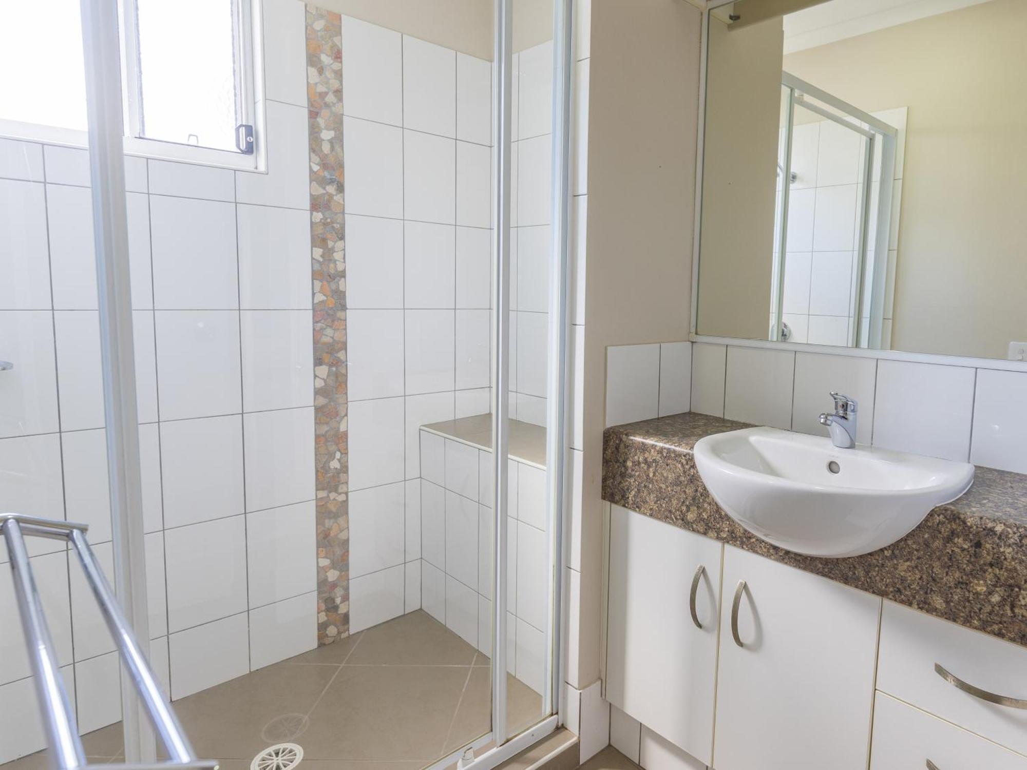 Nrma Lake Somerset Holiday Park Kilcoy Phòng bức ảnh